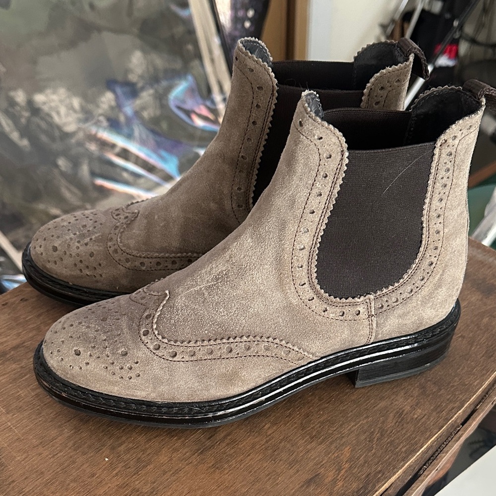 ANTICA CUOIERIA Hand Made in Italy Chic Women's Suede Ankle Boots - Taupe